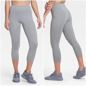 NWT all in motion Sculpted Streamline Capri